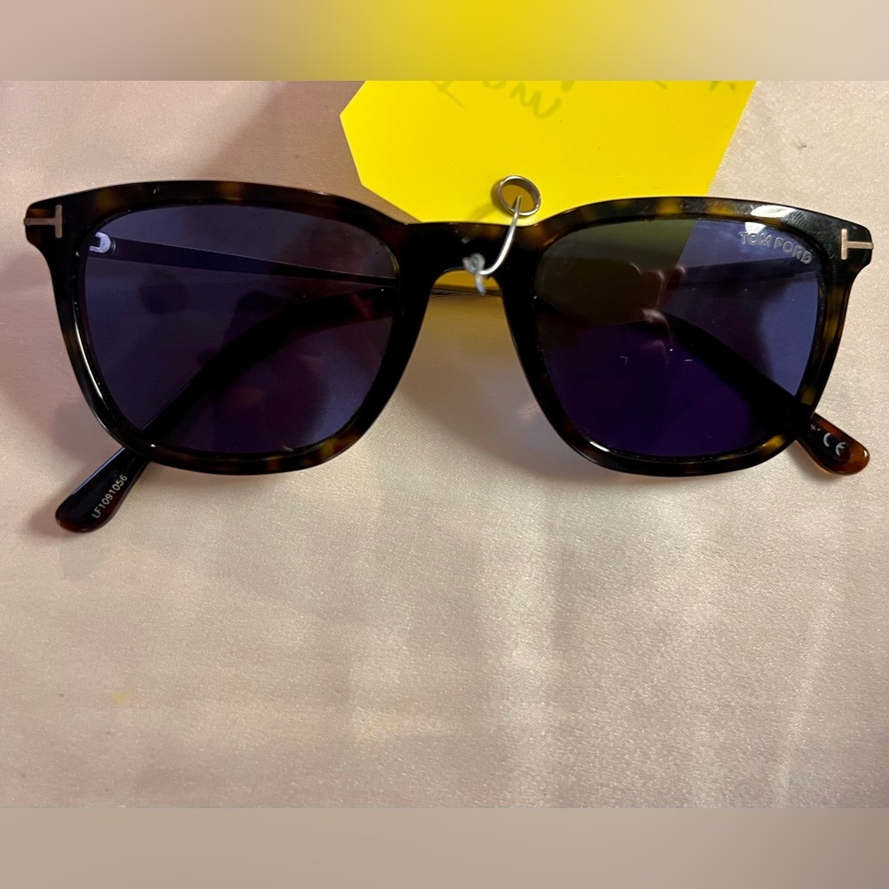 TOM FORD unisex wayfarer tortoiseshell sunglasses